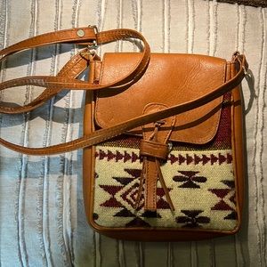 •cross body bag •made in Ecuador •adjustable strap for comfort